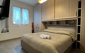 Pm 10 Via Joan Miro Guest House